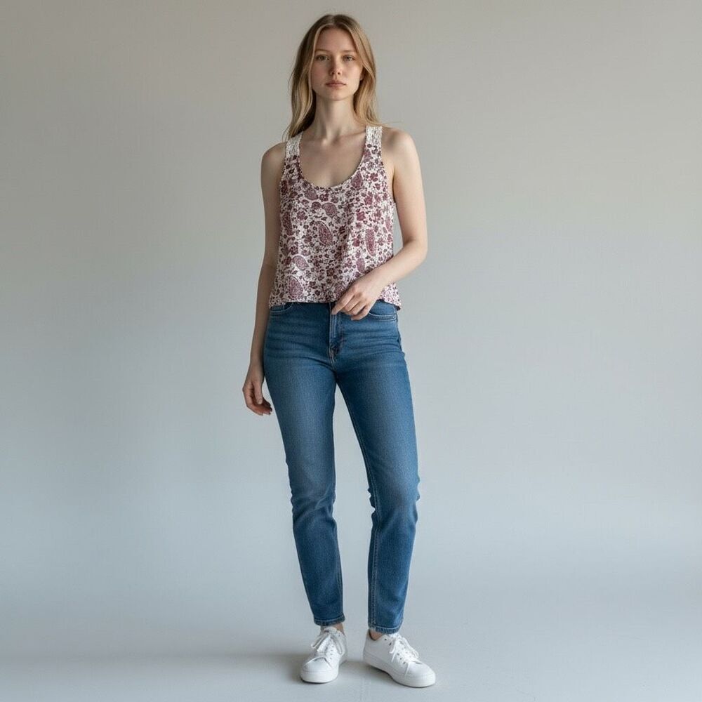Forever 21 Red & White Floral Racer Back Lace Crop Top  Paisley Crochet size M